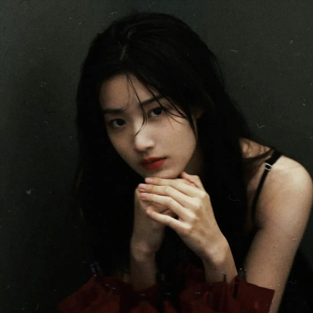 八个拔河女